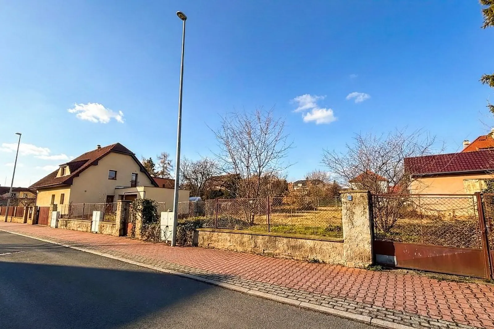 Stavební pozemek s projektem dvojdomu – fotografie 7