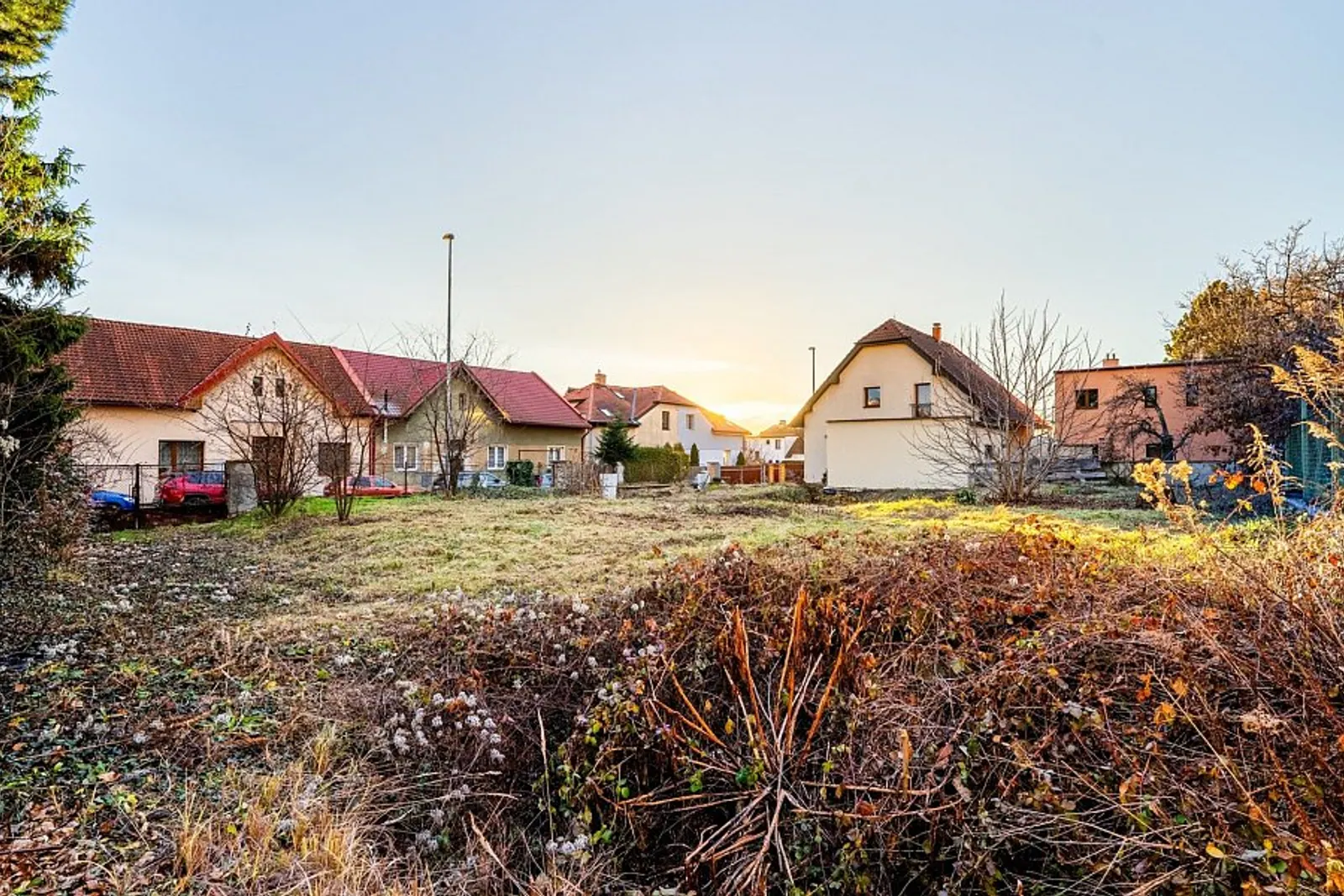 Stavební pozemek s projektem dvojdomu – fotografie 11