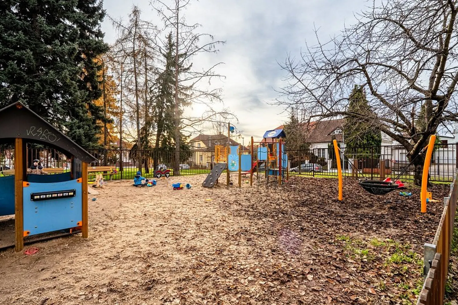 Stavební pozemek s projektem dvojdomu – fotografie 17